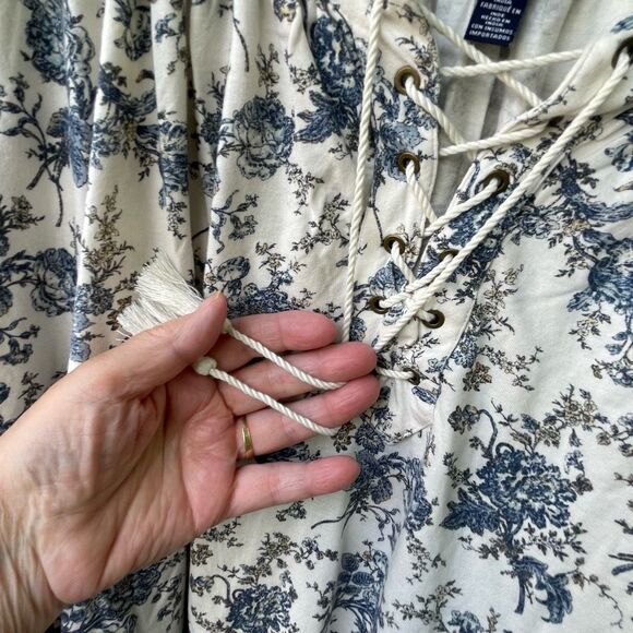 Chaps size 2X floral peasant top lace up neckline with tassels - Picture 4 of 8